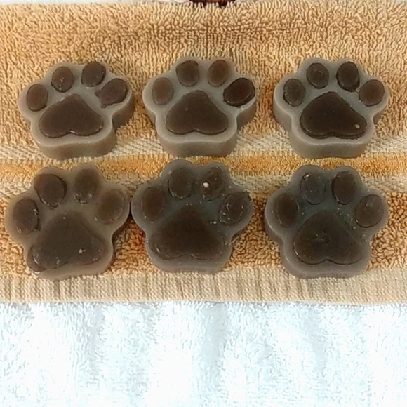 HANDCRAFTED OATMEAL  SANDALWOOD ARTISAN DOG BATH SOAP BARS 6 PIECE SET NWT - Picture 3 of 5